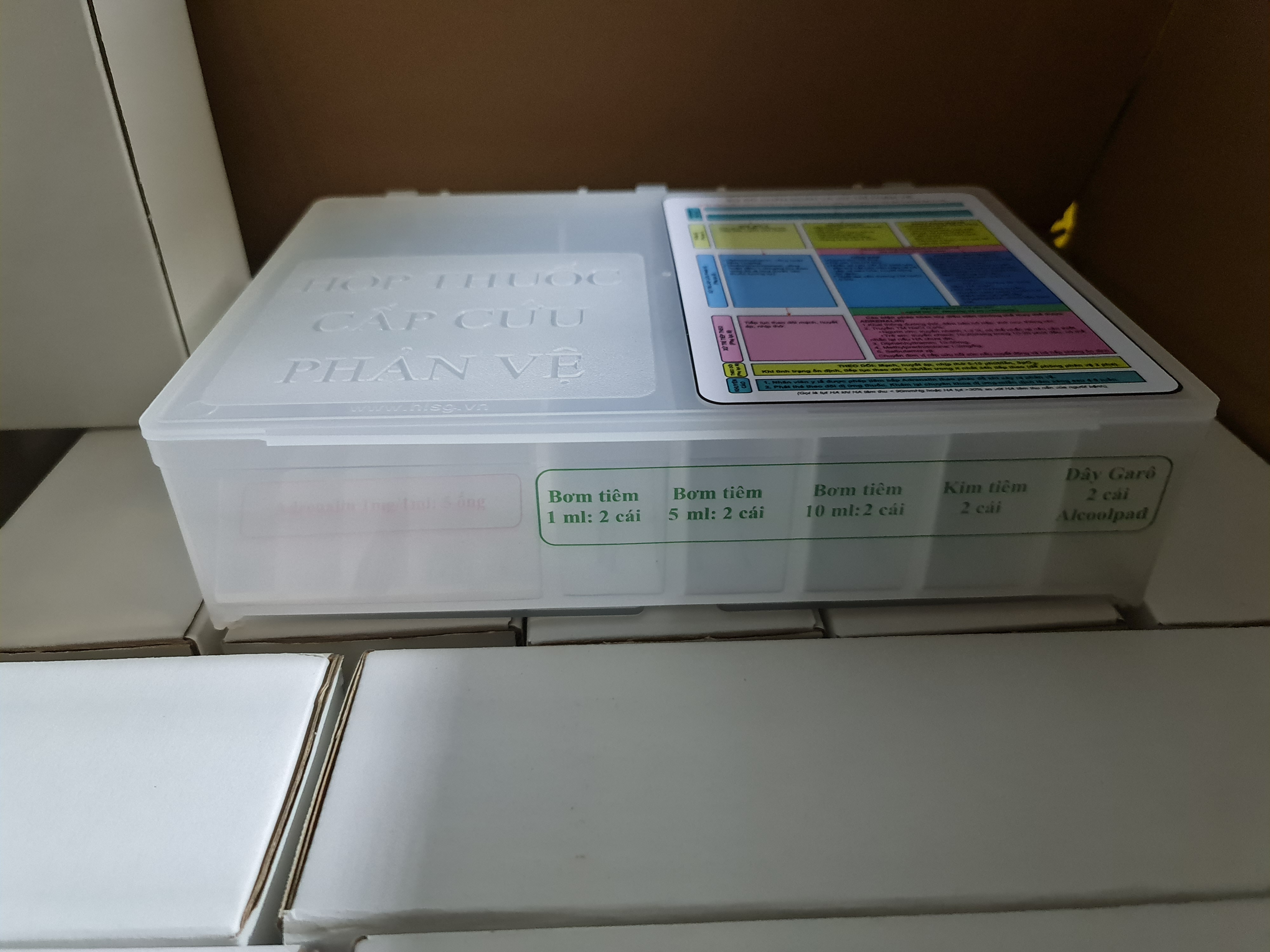 Hộp chống sock phản vệ có phụ kiện