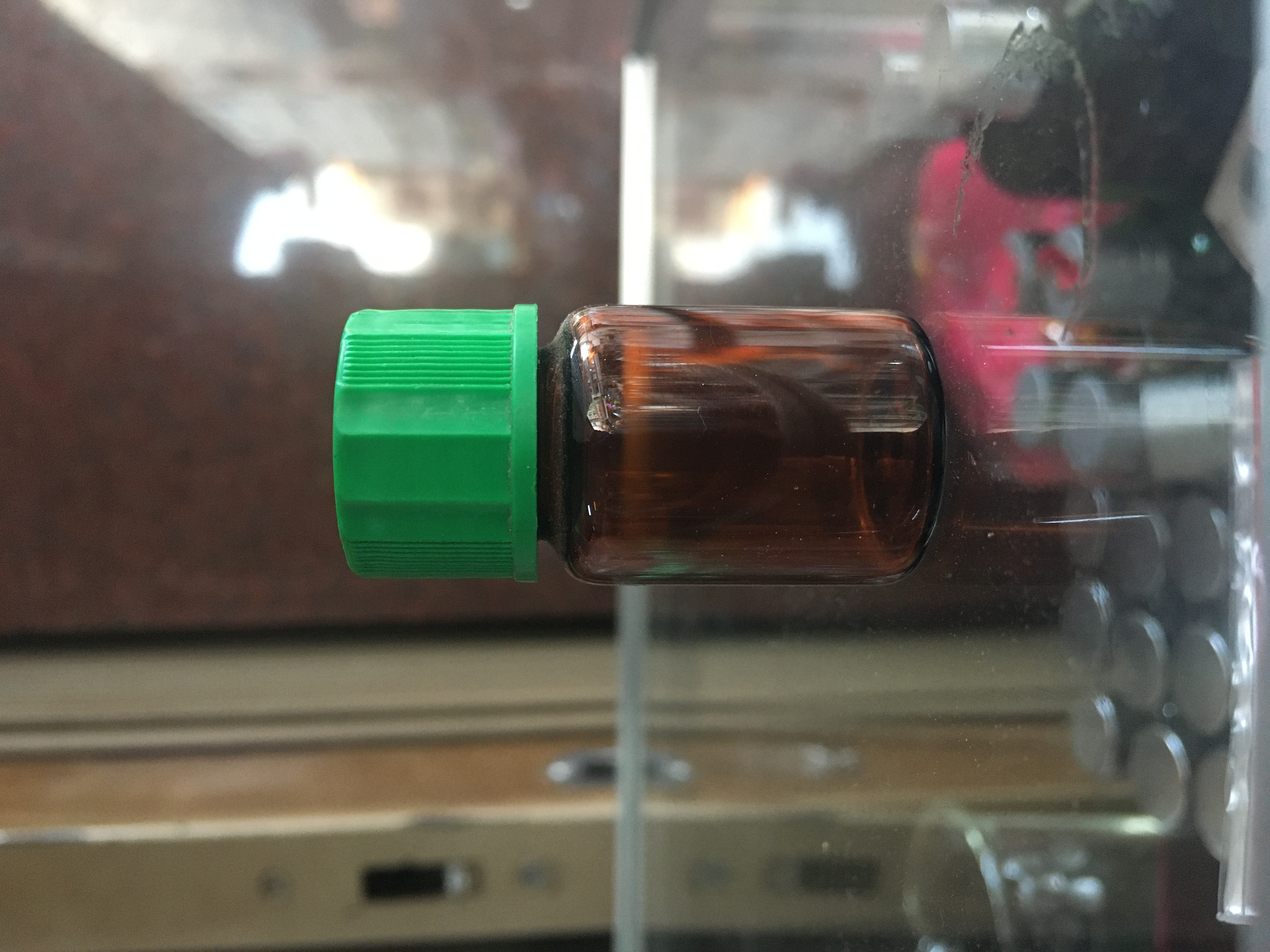 Chai thuỷ tinh nắp vặn có chặn cao su 5ml
