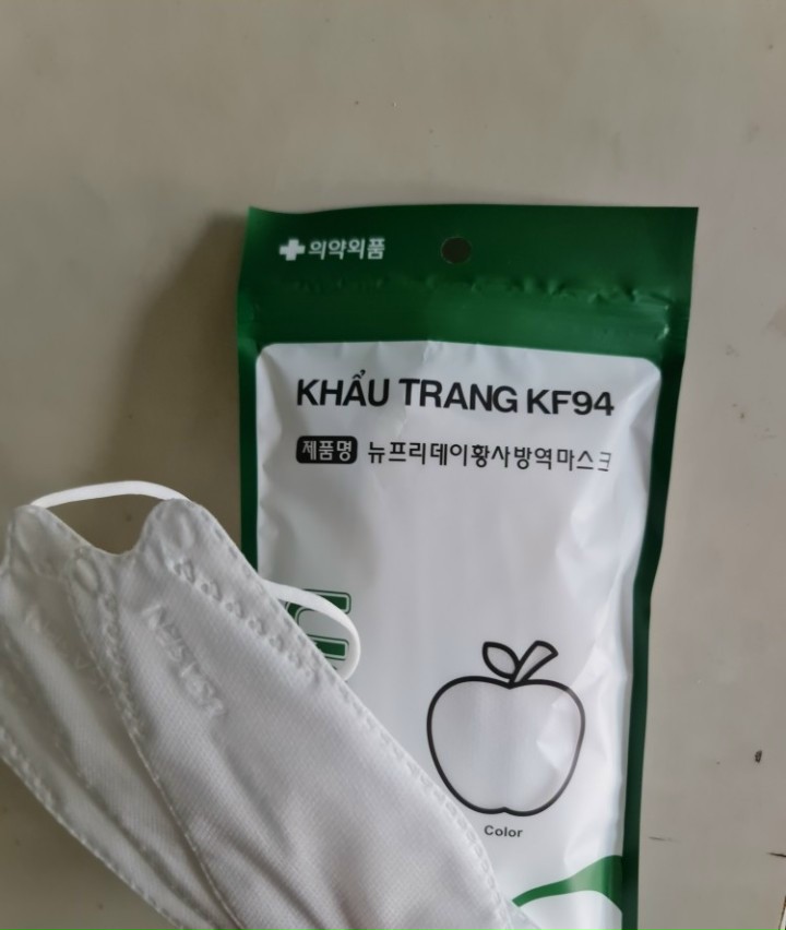 Nhà bạn còn khẩu trang không?